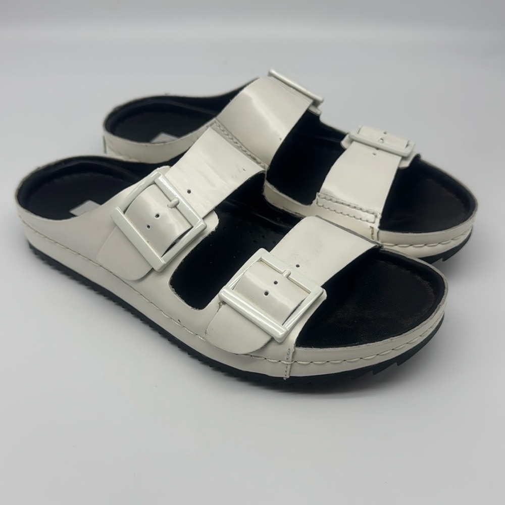 Clarks White Double Strap Patent Leather Sandals Sz 7.5